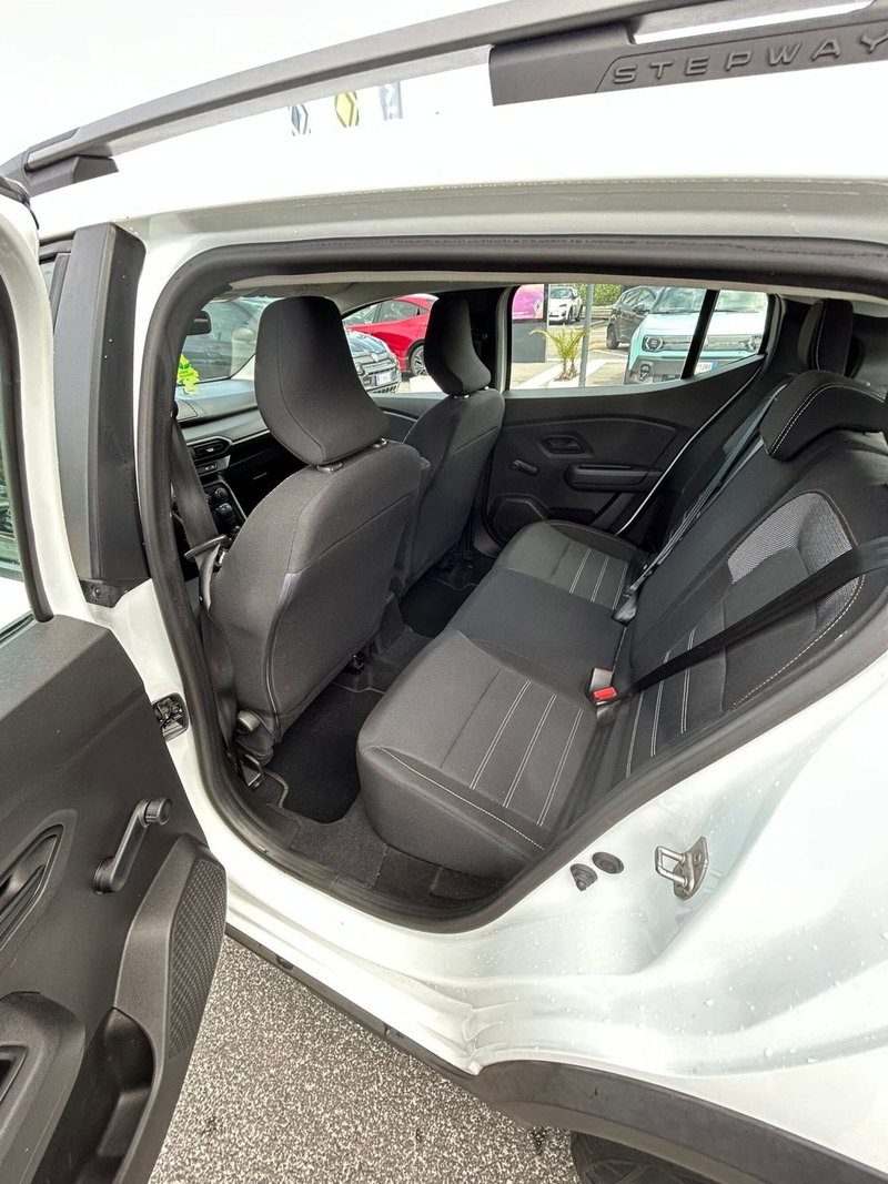 Dacia Sandero usata a Roma (4)