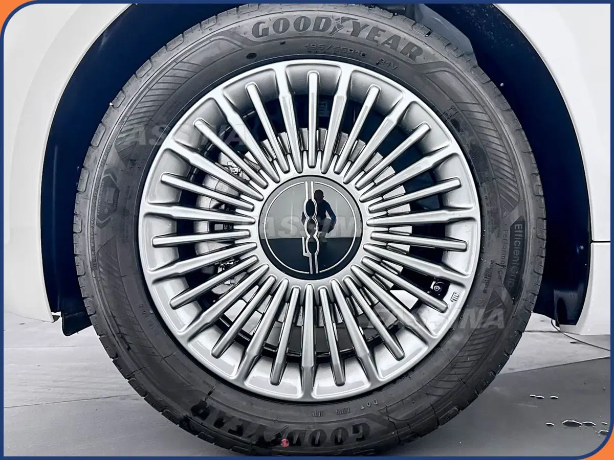 Fiat 500 nuova a Milano (7)