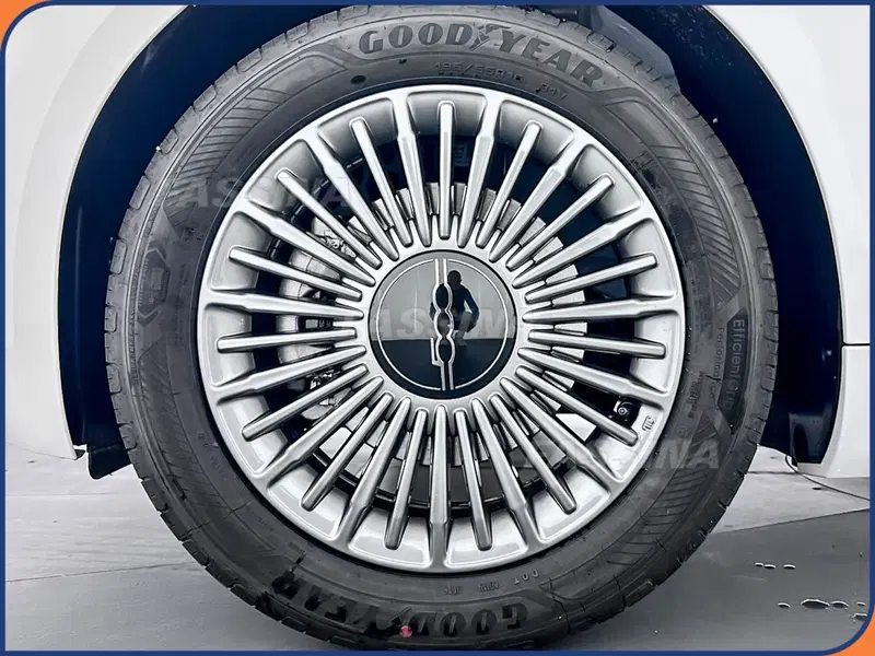 Fiat 500 nuova a Milano (7)