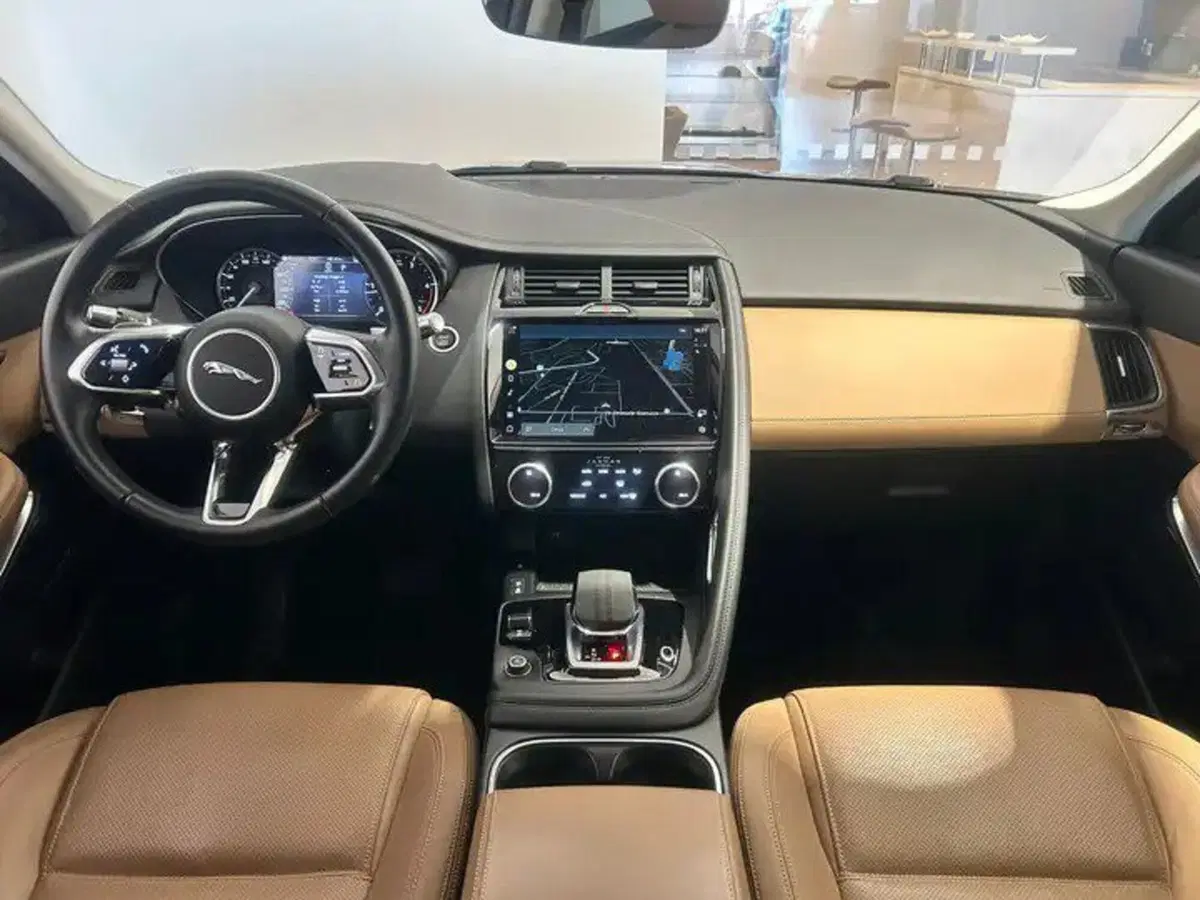 Jaguar E-Pace usata a Napoli (4)