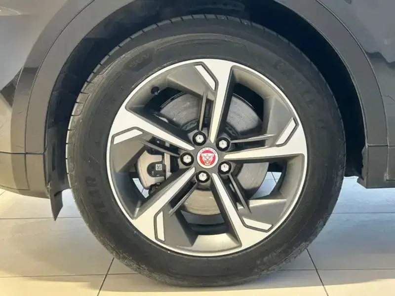 Jaguar E-Pace usata a Napoli (9)