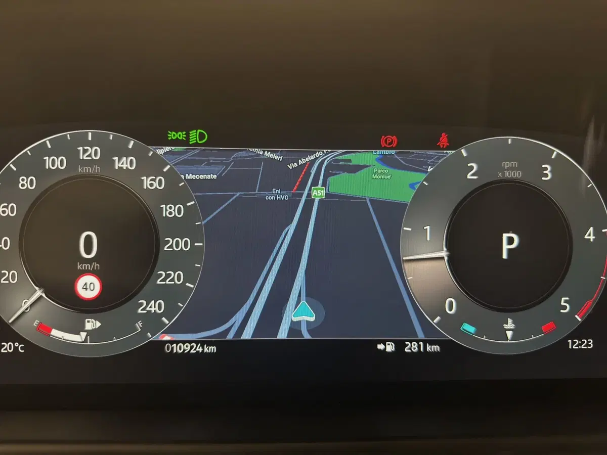 Land Rover Range Rover Velar usata a Milano (10)