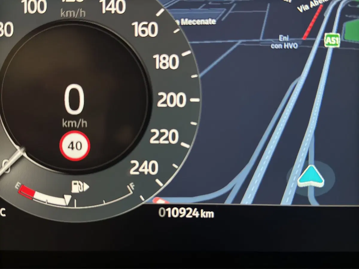 Land Rover Range Rover Velar usata a Milano (18)