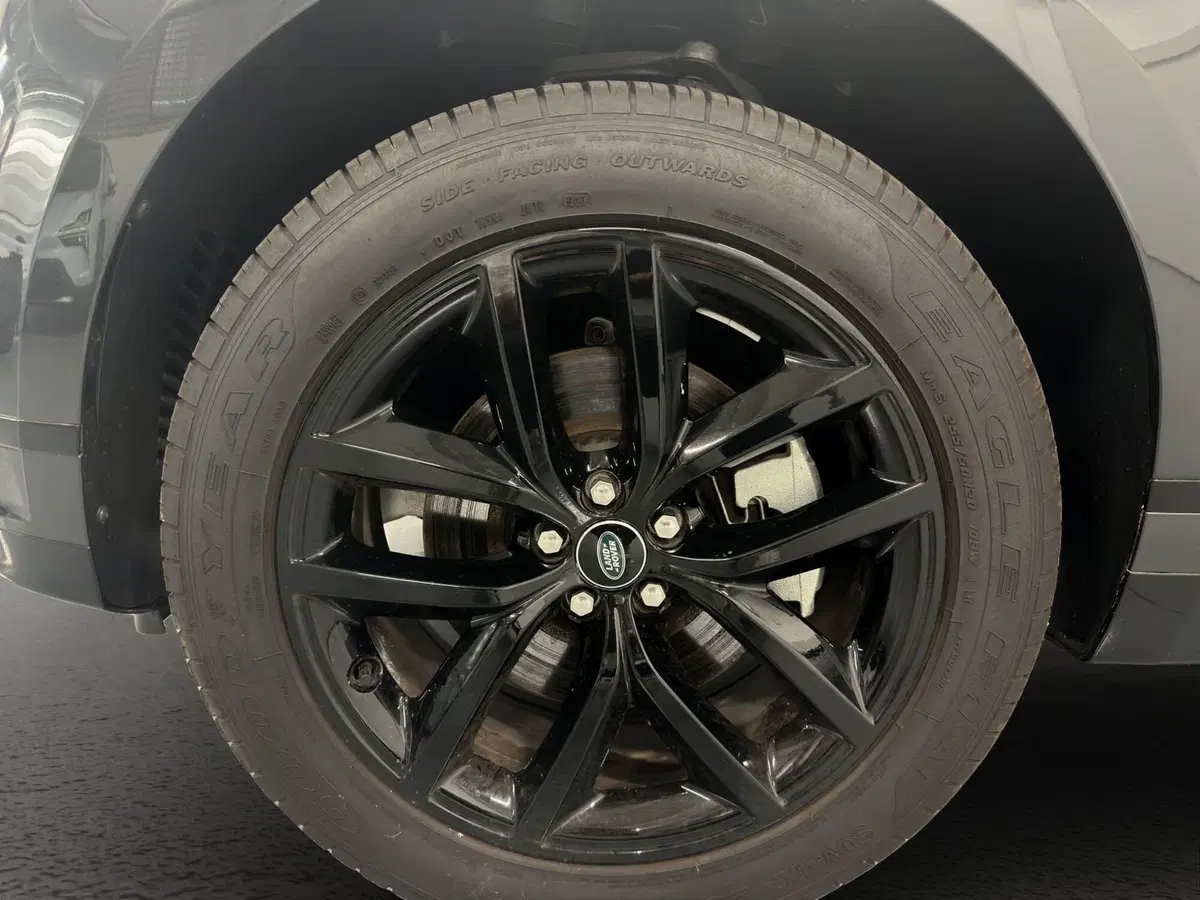 Land Rover Range Rover Velar usata a Milano (9)