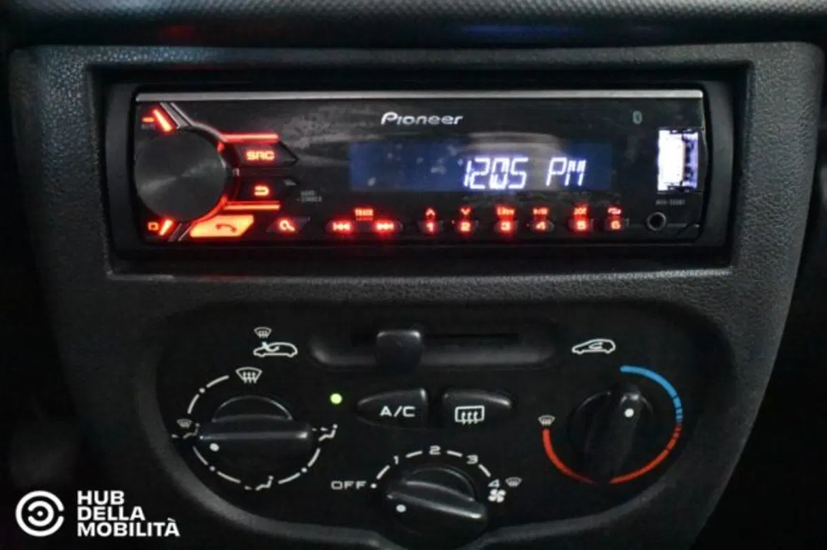 Peugeot 206 usata a Perugia (8)