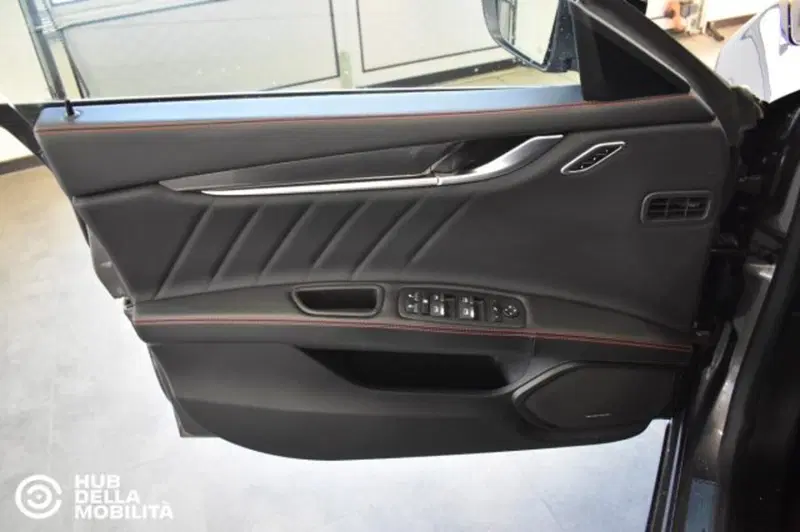 Maserati Ghibli usata a Perugia (7)