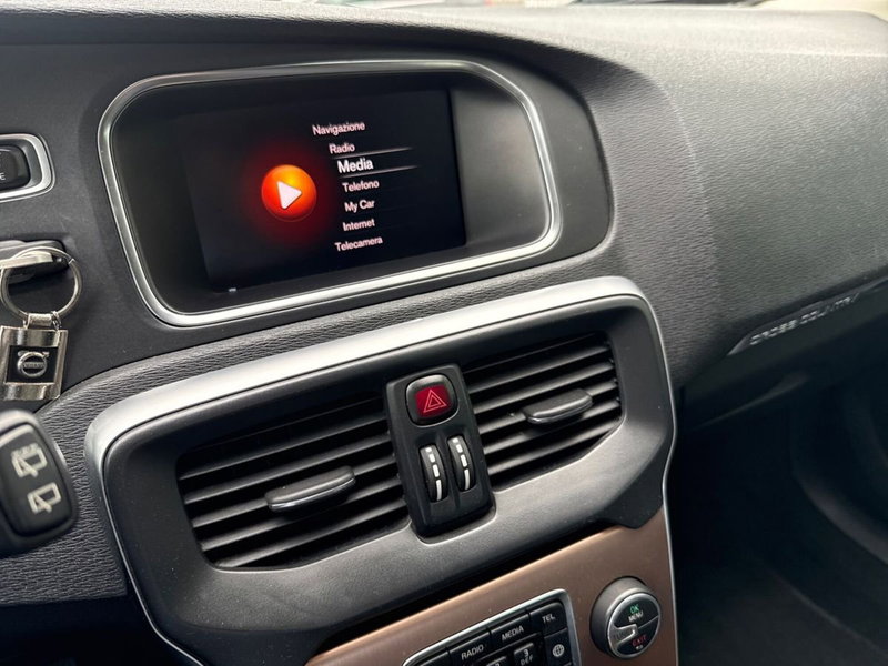 Volvo V40 Cross Country usata a Reggio Calabria (12)