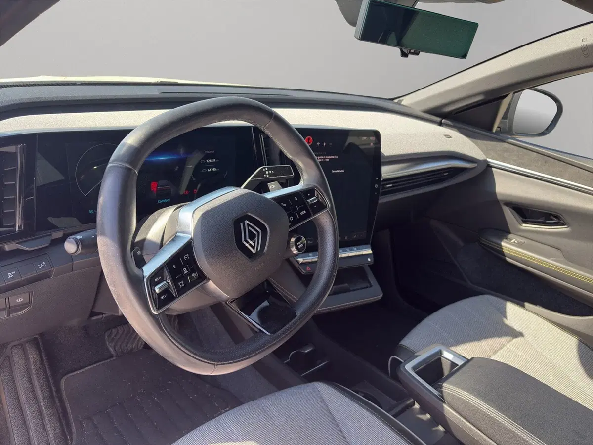 Renault Megane E-Tech Electric usata a Perugia (9)