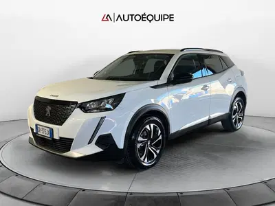 Peugeot 2008 1.2 turbo Allure 100cv del 2022 usata a Roma