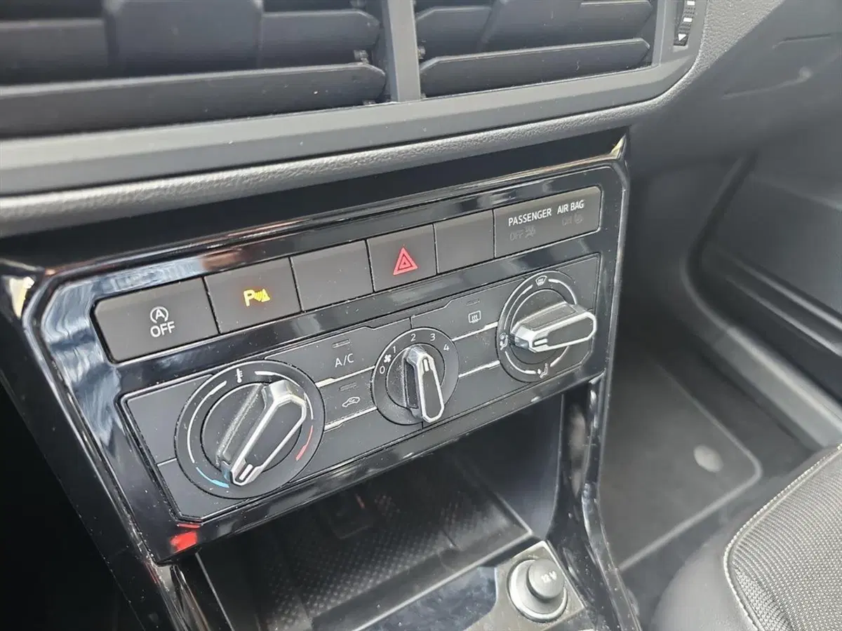 Volkswagen T-Cross usata a Lecco (17)