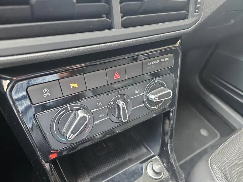 Volkswagen T-Cross usata a Lecco (17)