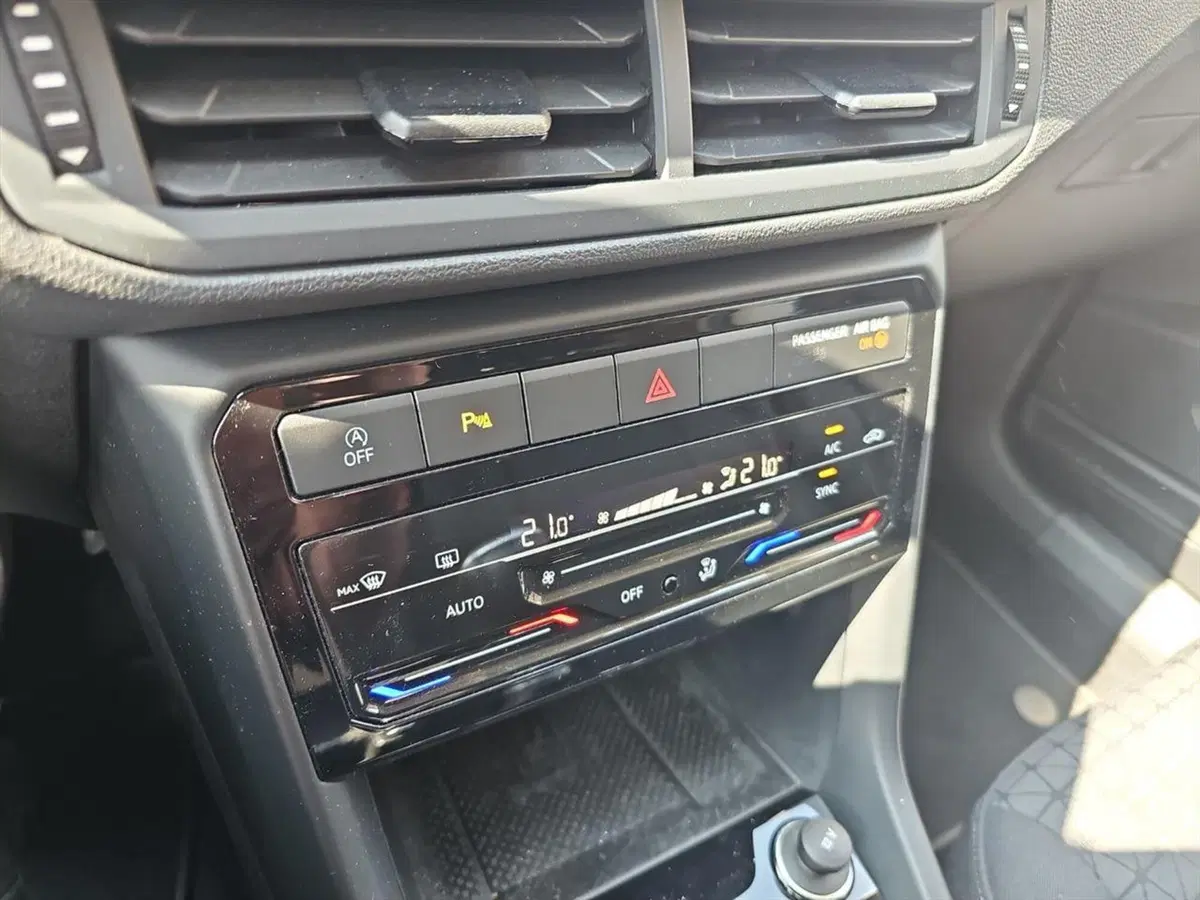 Volkswagen T-Cross usata a Lecco (15)