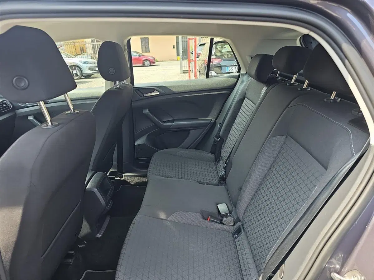 Volkswagen T-Cross usata a Lecco (12)
