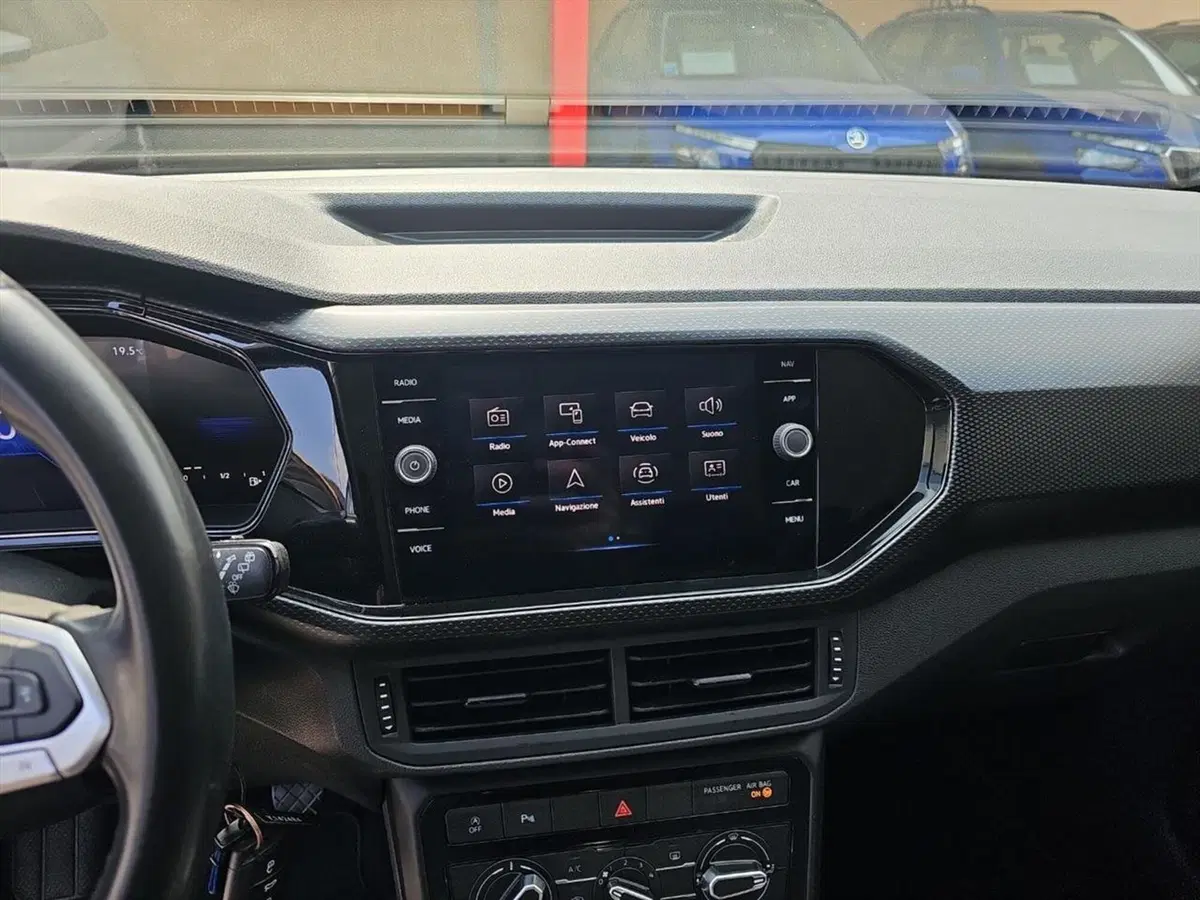 Volkswagen T-Cross usata a Lecco (13)