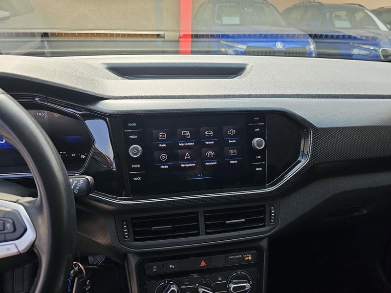 Volkswagen T-Cross usata a Lecco (13)