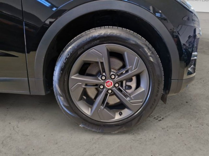 Jaguar E-Pace usata a Livorno (11)