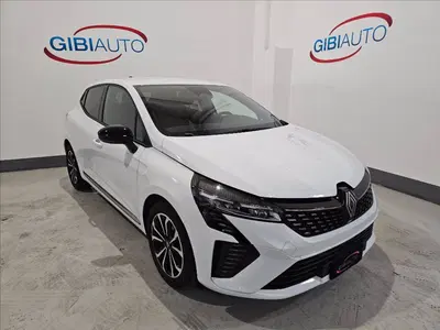 Renault Clio TCe 90 CV 5 porte Techno del 2024 usata a Palermo
