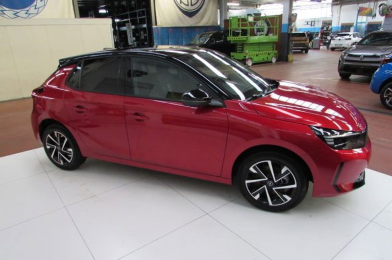 Opel Corsa nuova a Milano (2)