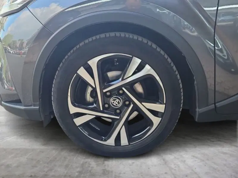 Toyota Toyota C-HR usata a Roma (11)