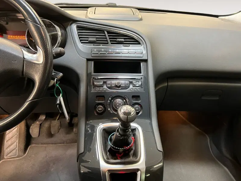 Peugeot 5008 usata a Verona (8)
