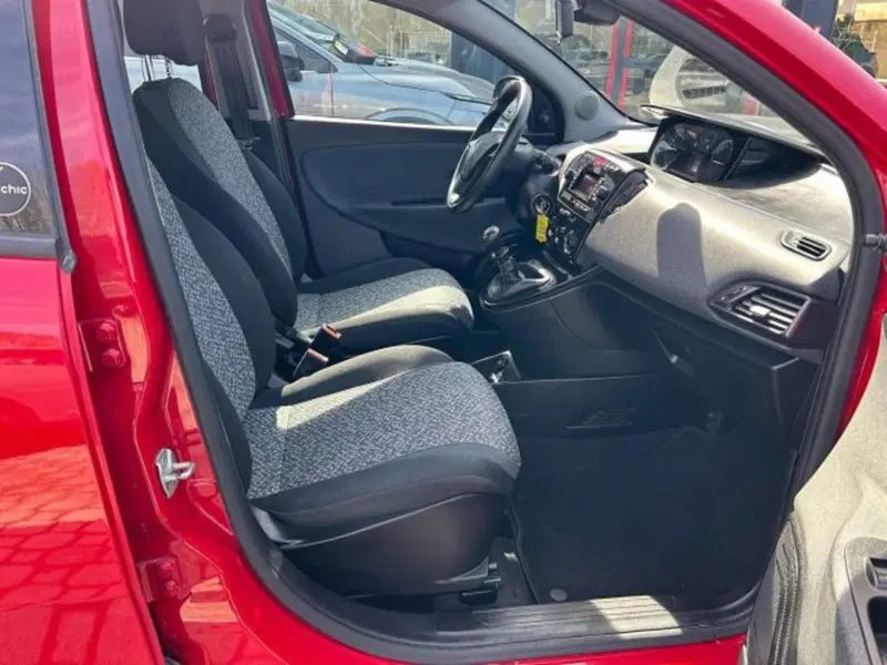Lancia Ypsilon usata a Firenze (12)