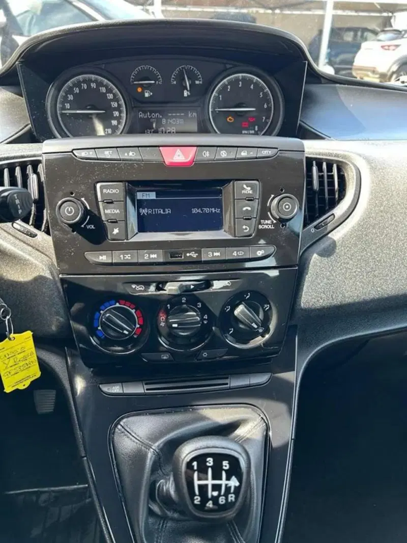 Lancia Ypsilon usata a Firenze (9)