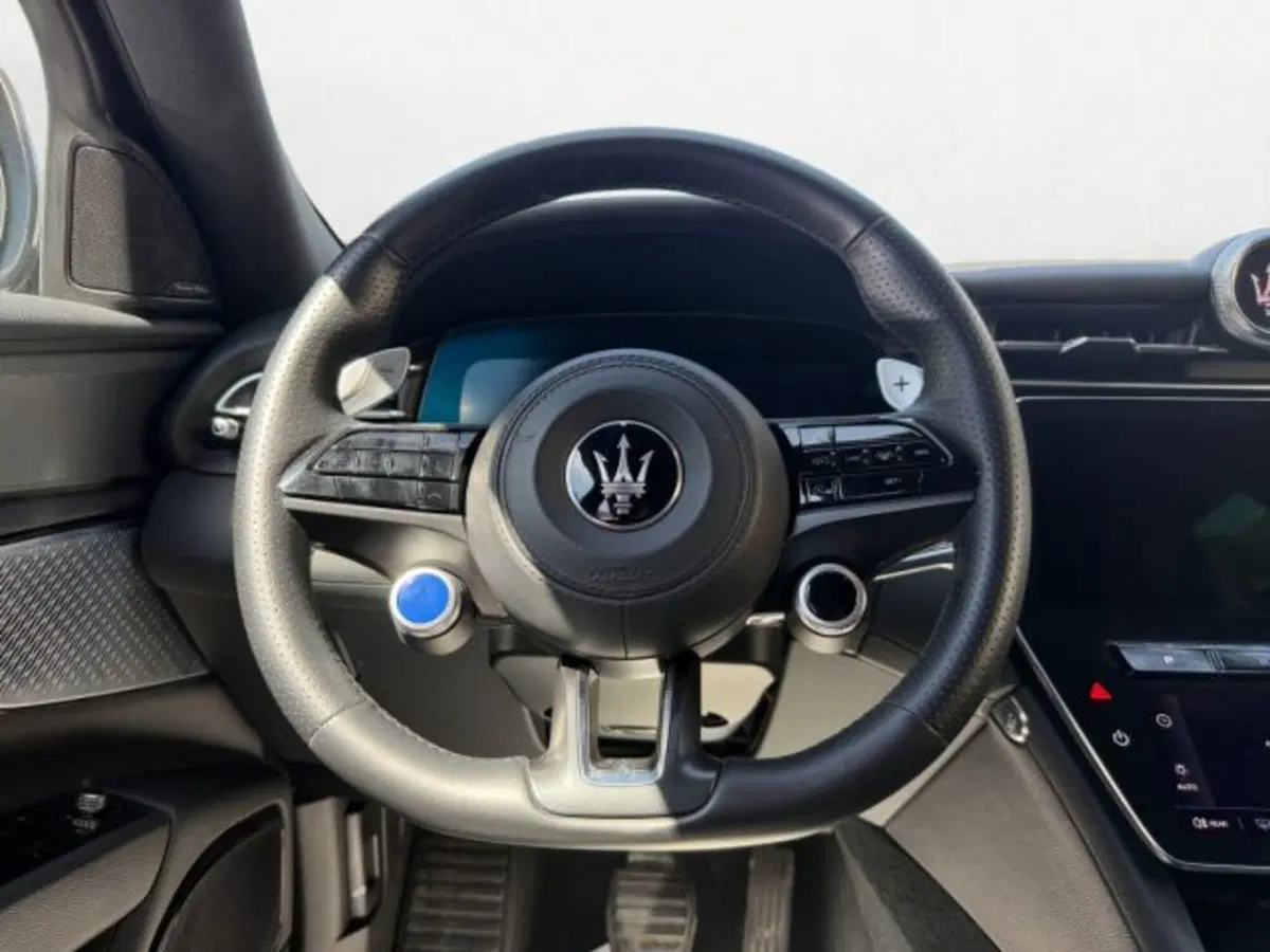Maserati Grecale usata a Udine (11)