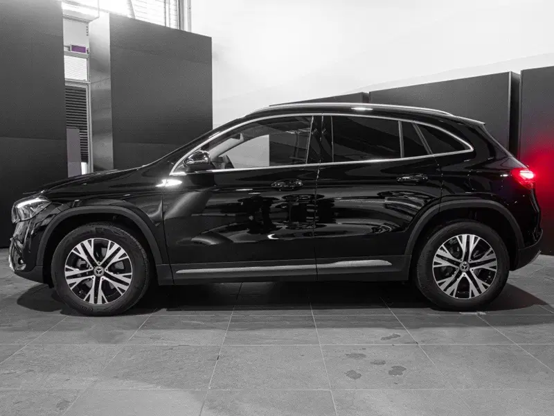 Mercedes-Benz GLA SUV nuova a Ancona (2)