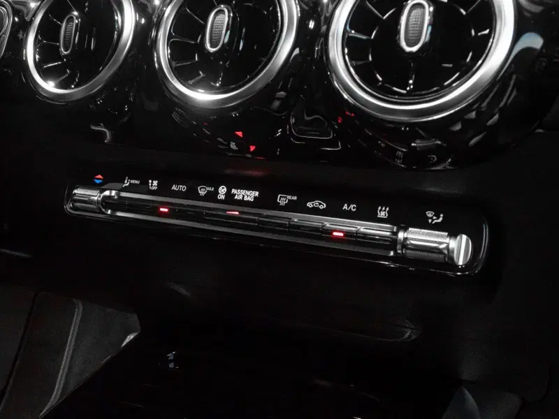 Mercedes-Benz GLA SUV nuova a Ancona (20)