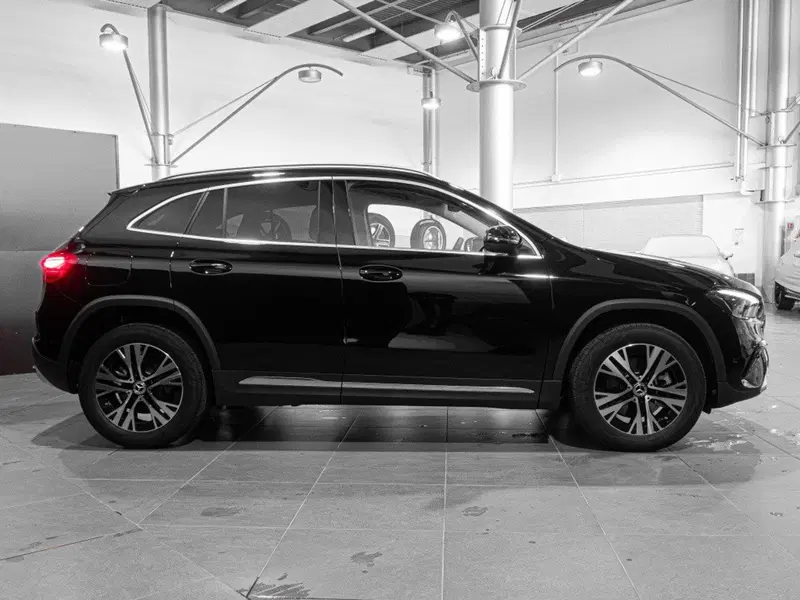 Mercedes-Benz GLA SUV nuova a Ancona (4)