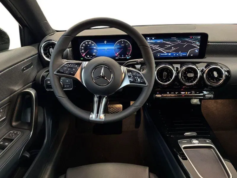Mercedes-Benz Classe A Sedan nuova a Macerata (11)