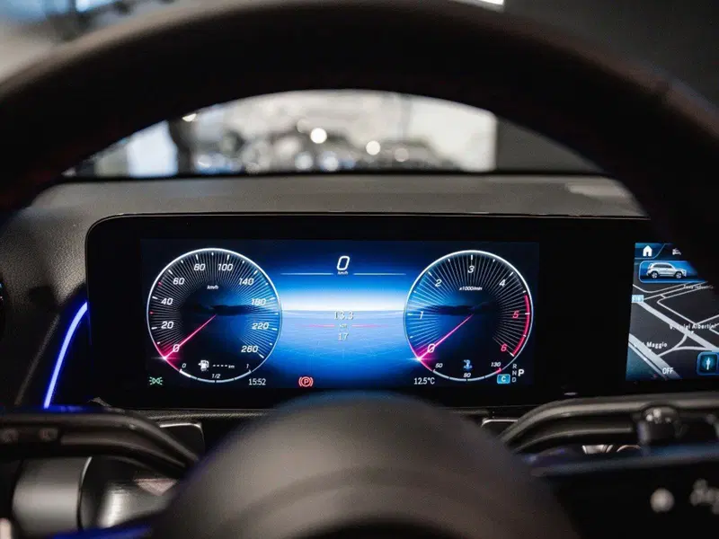 Mercedes-Benz GLB nuova a Ancona (17)