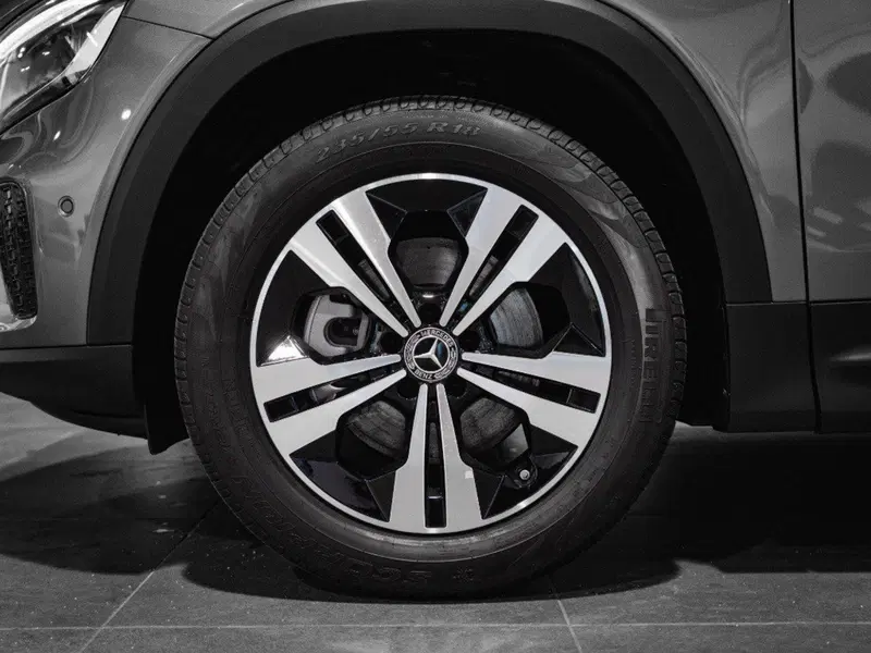 Mercedes-Benz GLB nuova a Ancona (7)