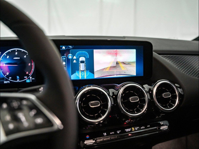 Mercedes-Benz GLA SUV nuova a Macerata (11)
