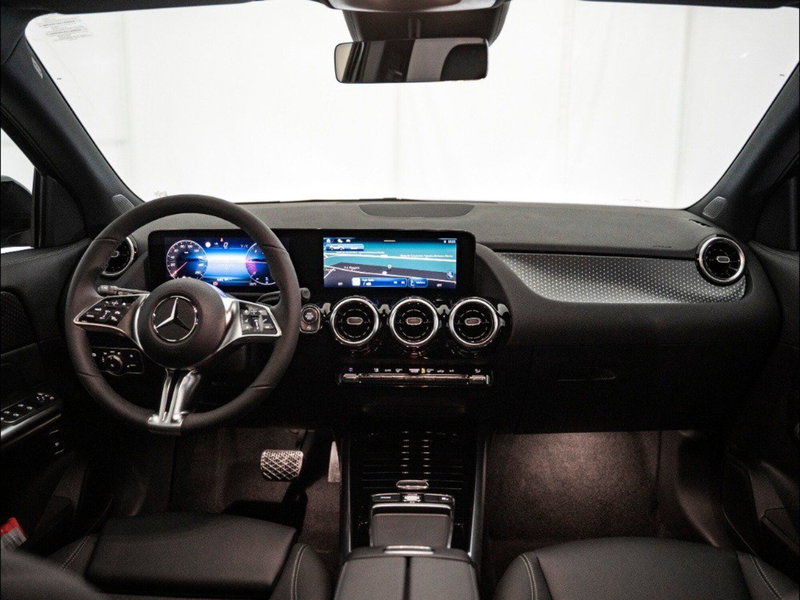 Mercedes-Benz GLA SUV nuova a Macerata (12)