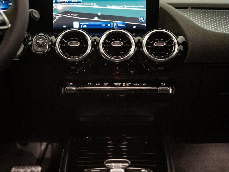 Mercedes-Benz GLA SUV nuova a Macerata (15)