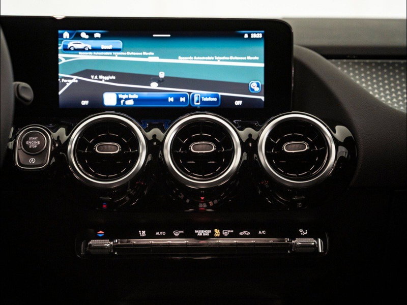 Mercedes-Benz GLA SUV nuova a Macerata (16)
