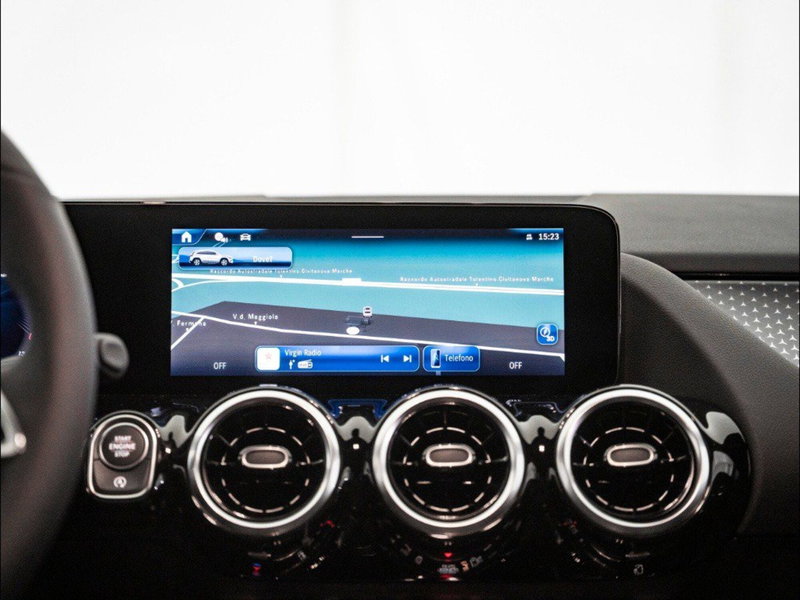 Mercedes-Benz GLA SUV nuova a Macerata (17)