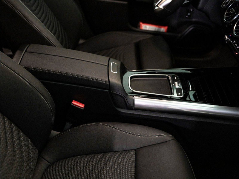 Mercedes-Benz GLA SUV nuova a Macerata (20)