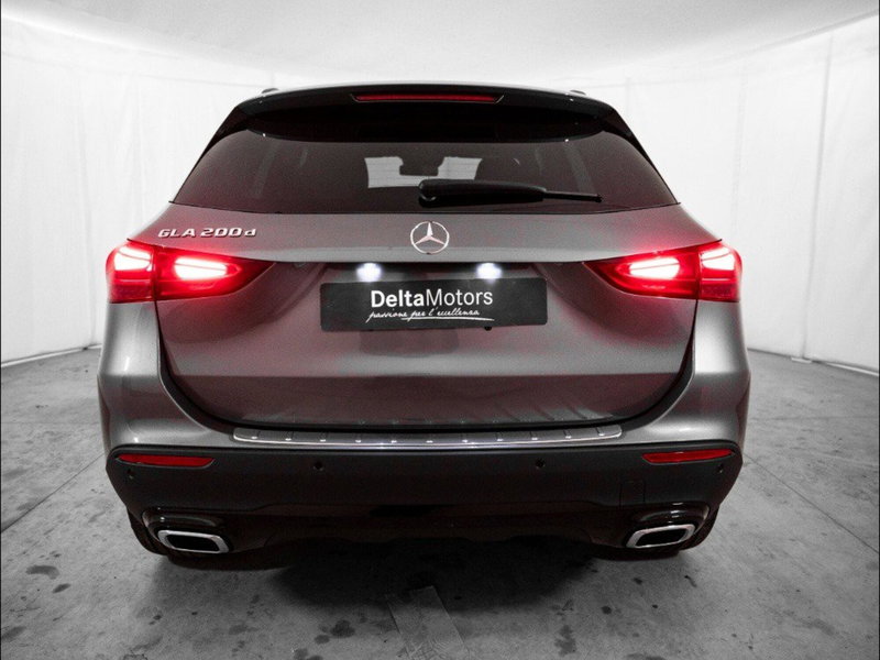 Mercedes-Benz GLA SUV nuova a Macerata (3)