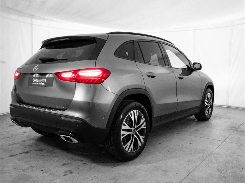 Mercedes-Benz GLA SUV nuova a Macerata (4)