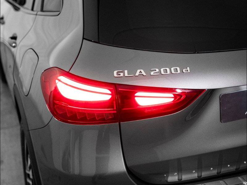 Mercedes-Benz GLA SUV nuova a Macerata (7)