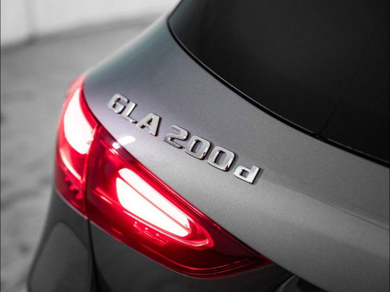 Mercedes-Benz GLA SUV nuova a Macerata (8)