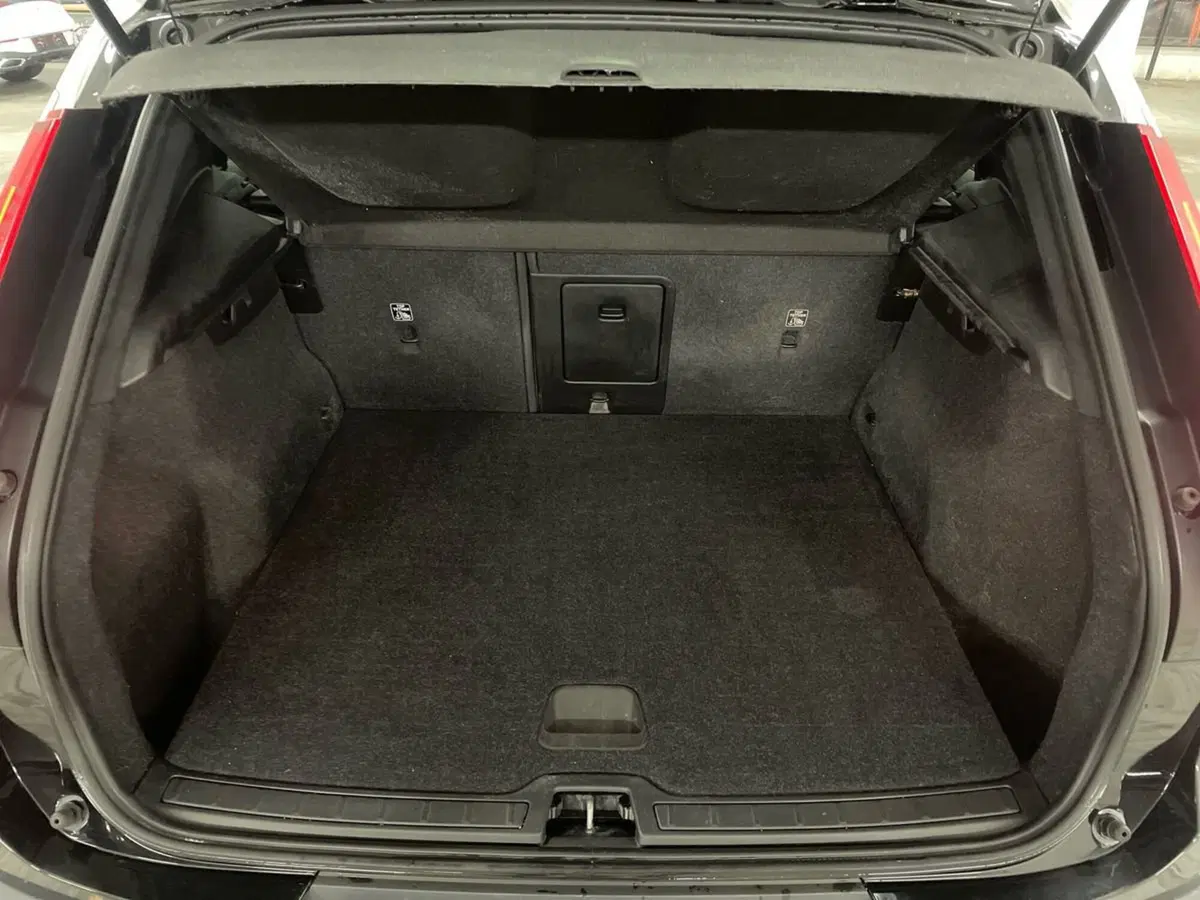 Volvo XC40 usata a Macerata (7)