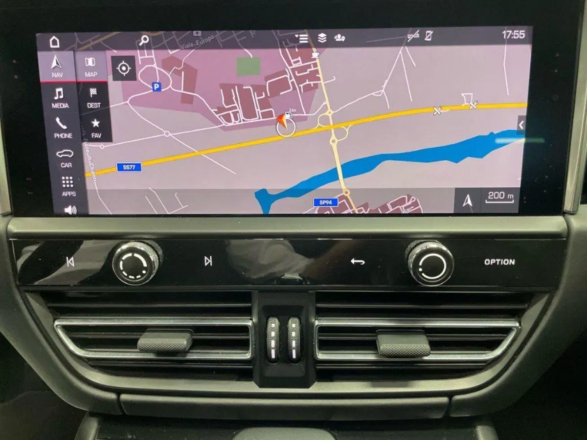 Porsche Macan usata a Macerata (15)