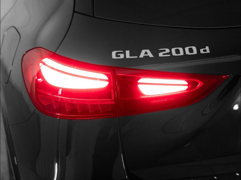 Mercedes-Benz GLA SUV nuova a Macerata (10)