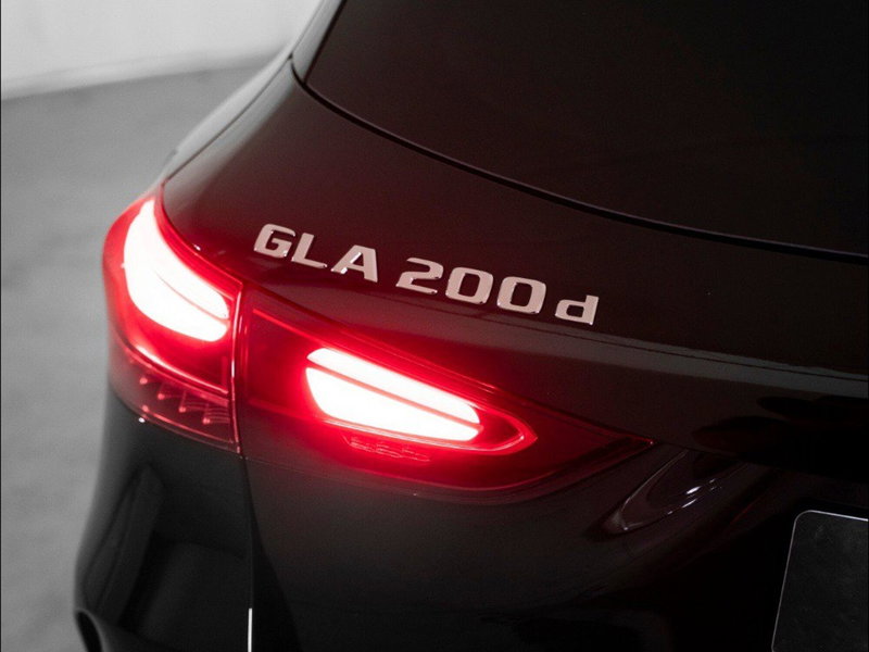 Mercedes-Benz GLA SUV nuova a Macerata (11)