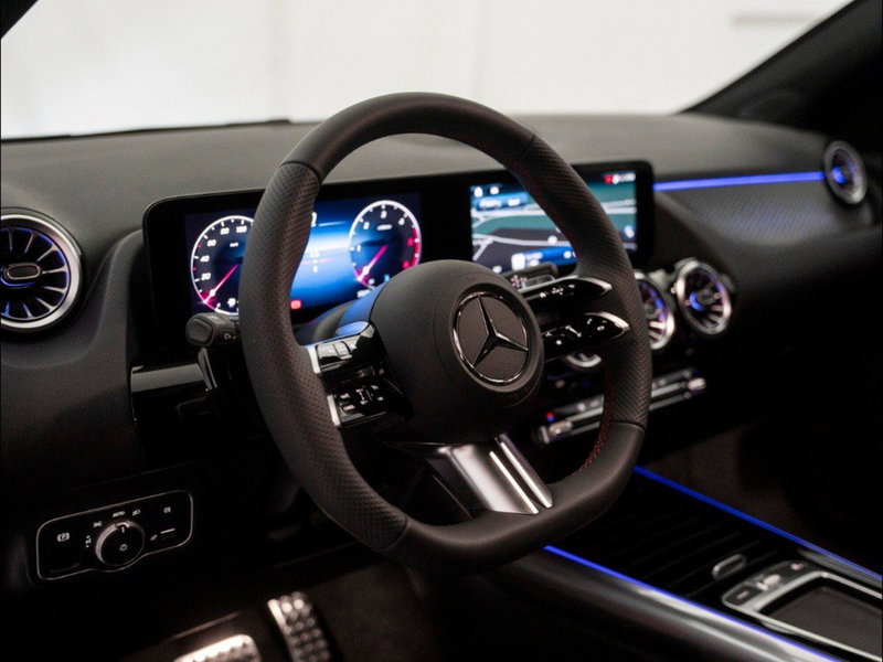 Mercedes-Benz GLA SUV nuova a Macerata (13)