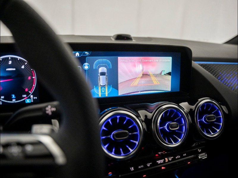 Mercedes-Benz GLA SUV nuova a Macerata (16)