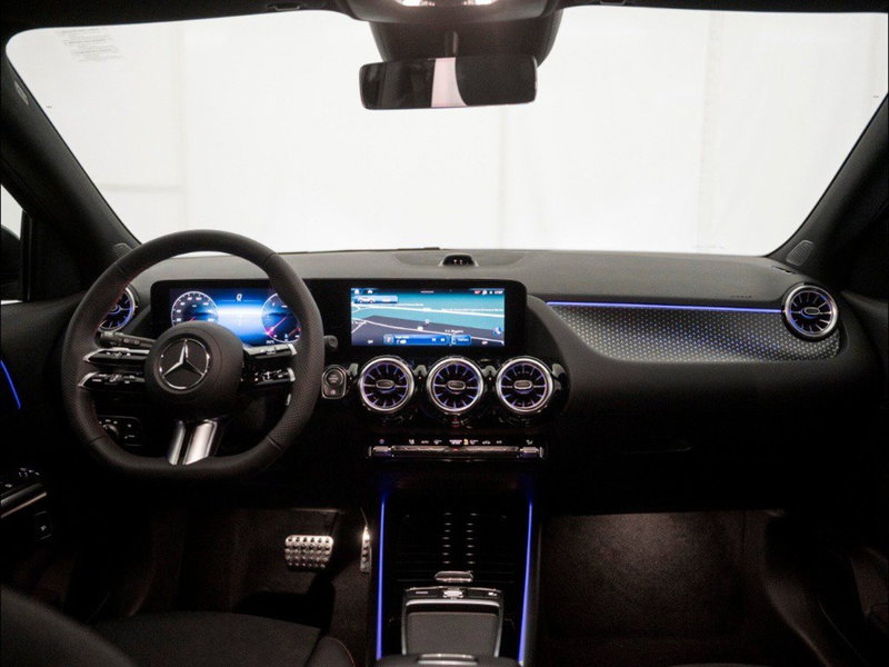 Mercedes-Benz GLA SUV nuova a Macerata (17)